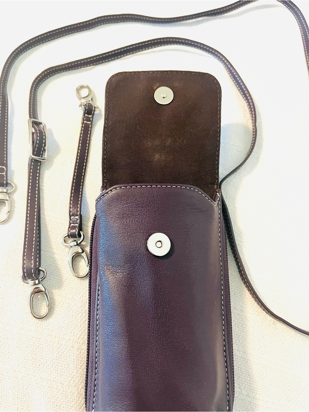 Adorable True Leather Crossbody in Beautiful Rich Plum - Picture 2 of 8